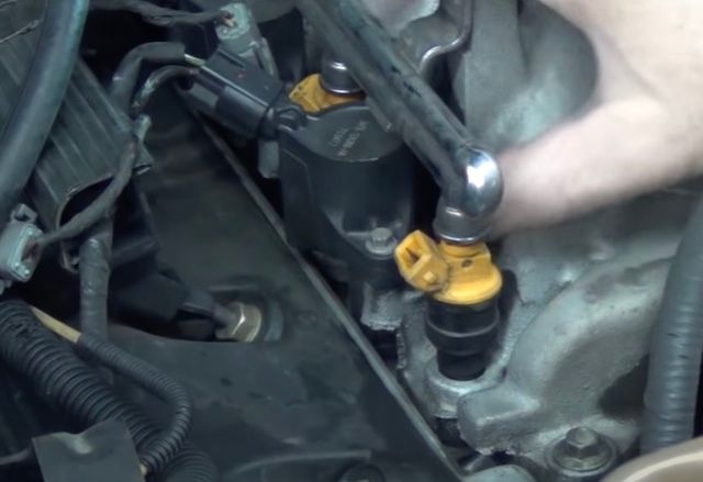 How To Replace A Fuel Injector | Blue Springs Ford Parts